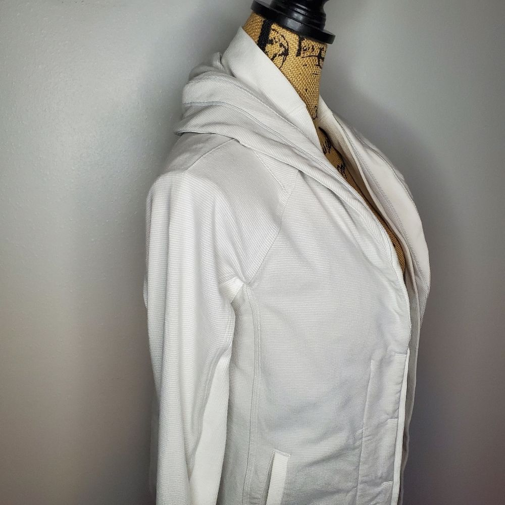 Lululemon To Class Button Down Jacket Size 4 - image 8
